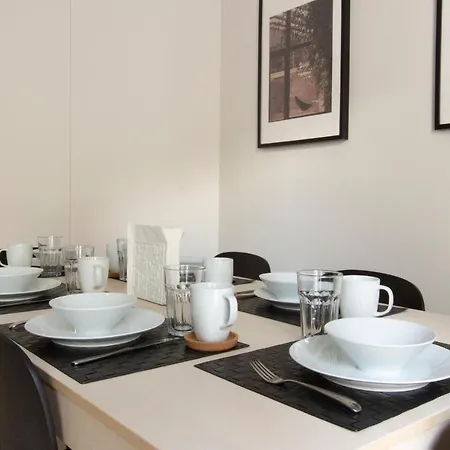 Apartment Modern And Spacious 4 Bedroom House In Connelly Station