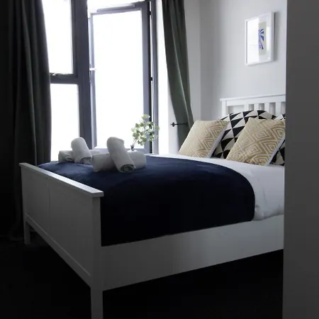 Apartment Modern And Spacious 4 Bedroom House In Connelly Station *