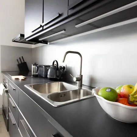 Modern And Spacious 4 Bedroom House In Connelly Station *